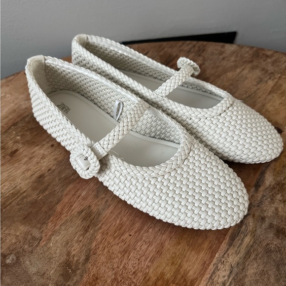 Zara White Woven Flats - Picture 3 of 4